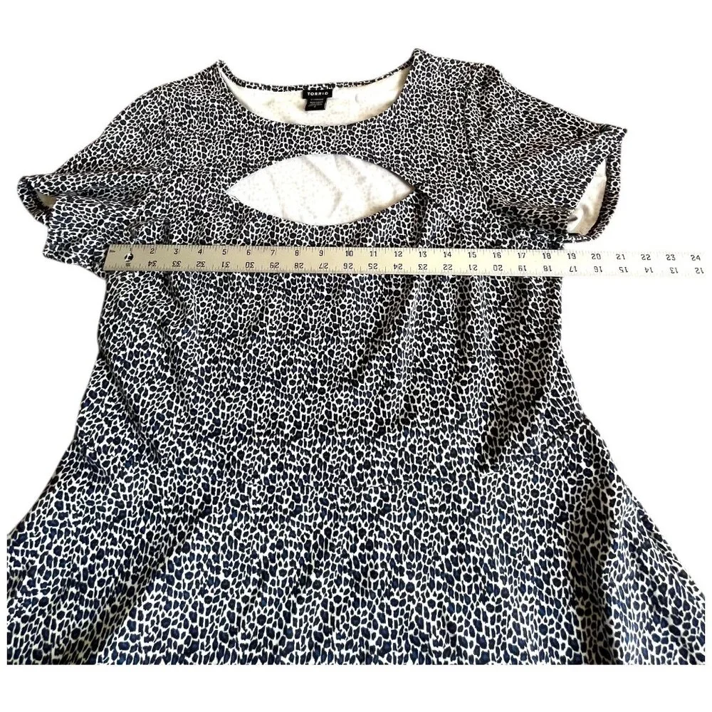 Torrid Women's Black White Leopard Print Fit Flare Cutout Stretch Top Size 2XL - Picture 3 of 12